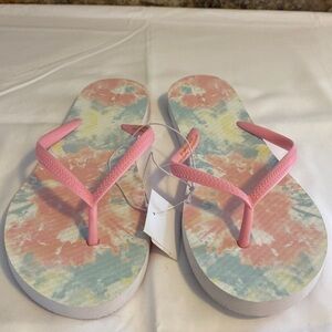 🎀 5/$20 🎀 NWT Abound pink and white flip flops size 10